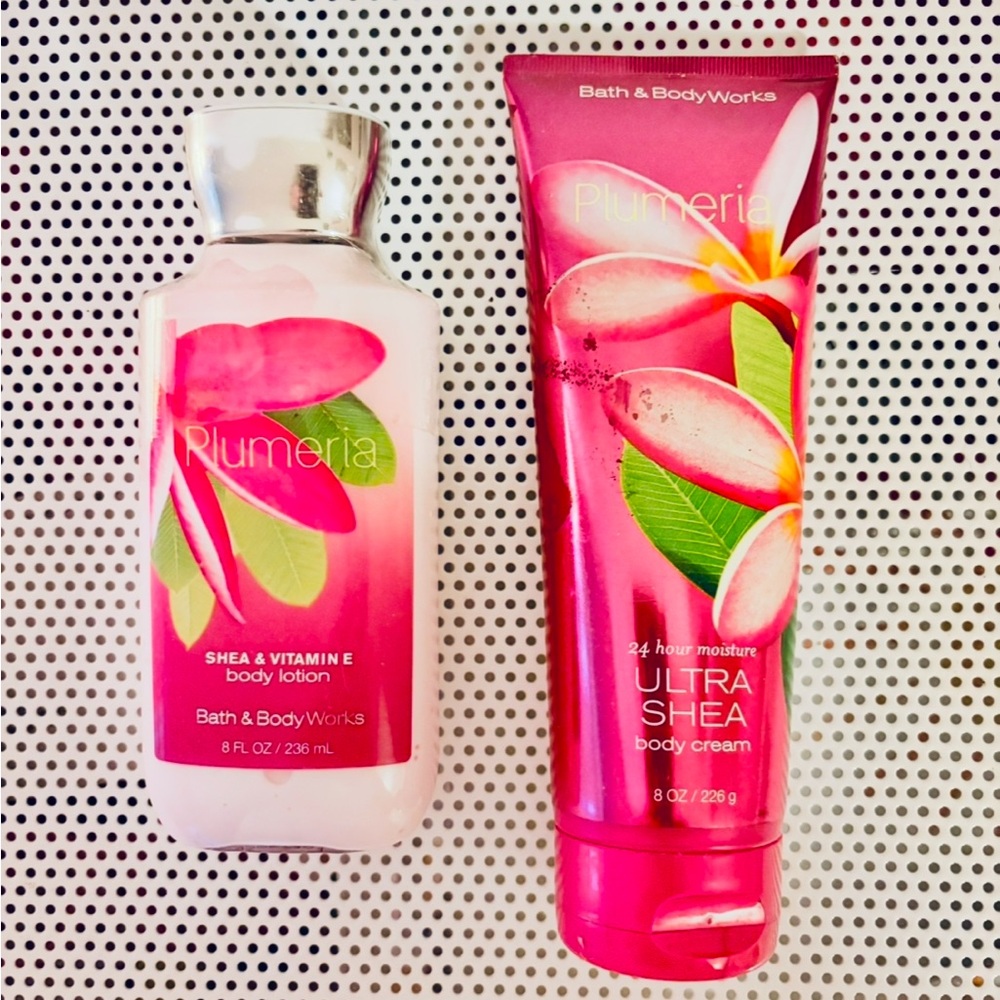 Bath & Bodyworks  Plumeria RETIRED  set of 2